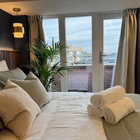 Апартаменты The Glamorous Chic Garden View R4